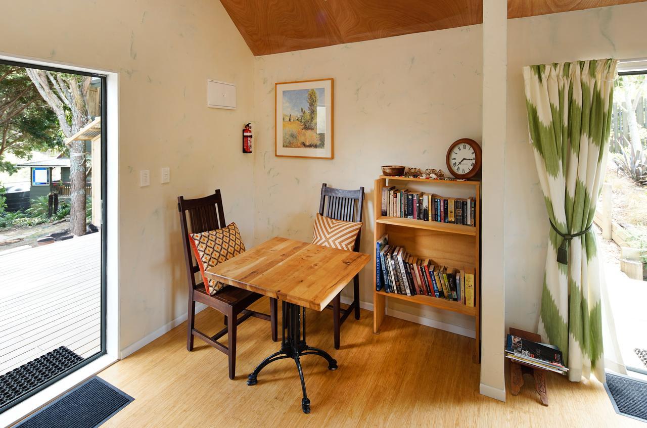 Wai-Knot Accommodation Onetangi Exterior photo