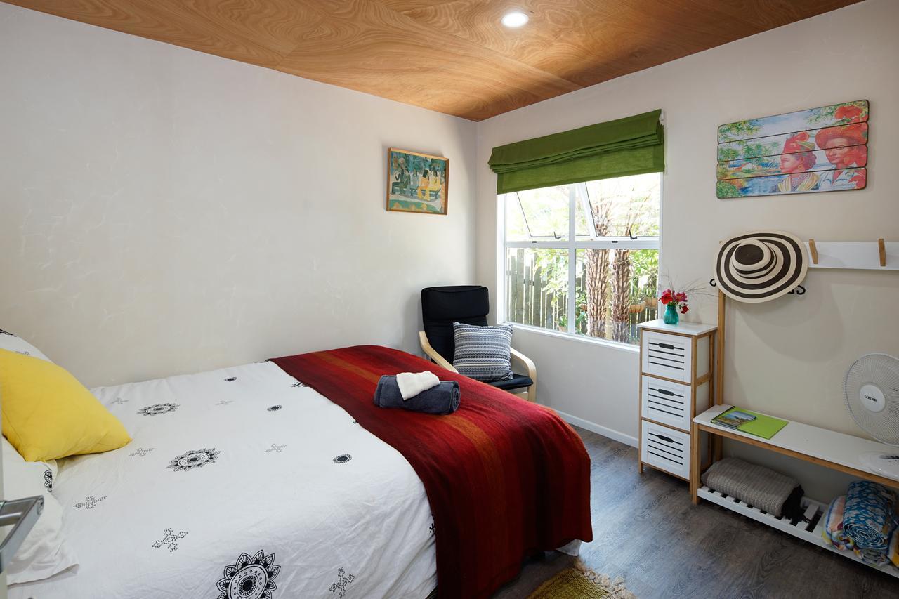 Wai-Knot Accommodation Onetangi Exterior photo